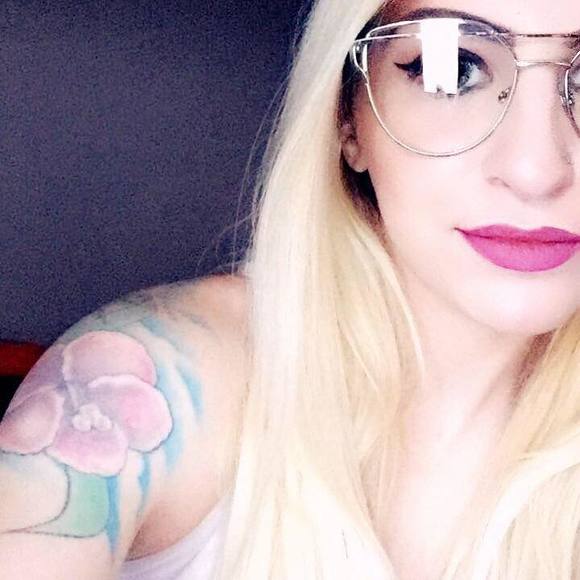 Meet your Posher, Jessica - Picture 1 of 1